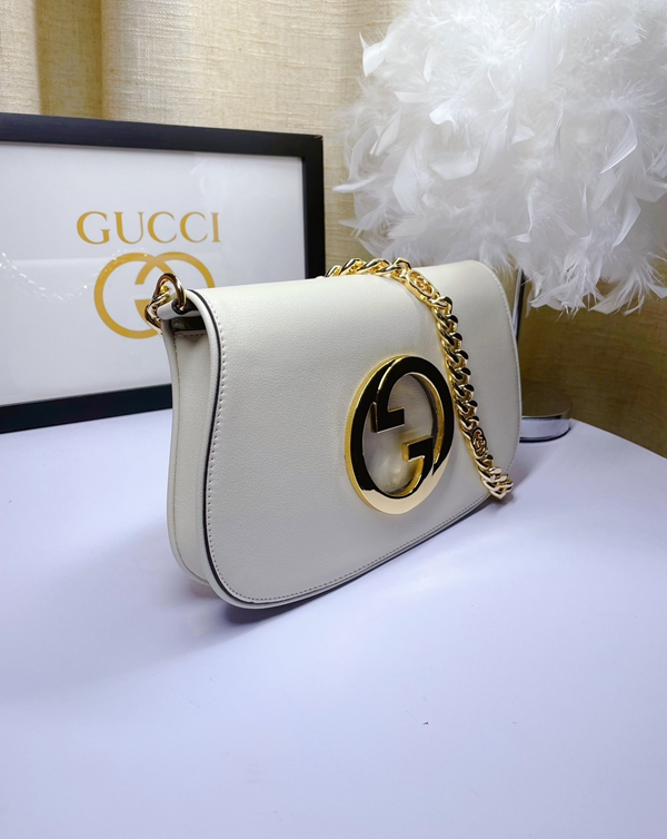 激安グッチバッグコピー背面デザイン